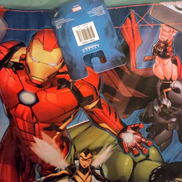 MARVEL AVENGER'S TOTE - Picture 3 of 6